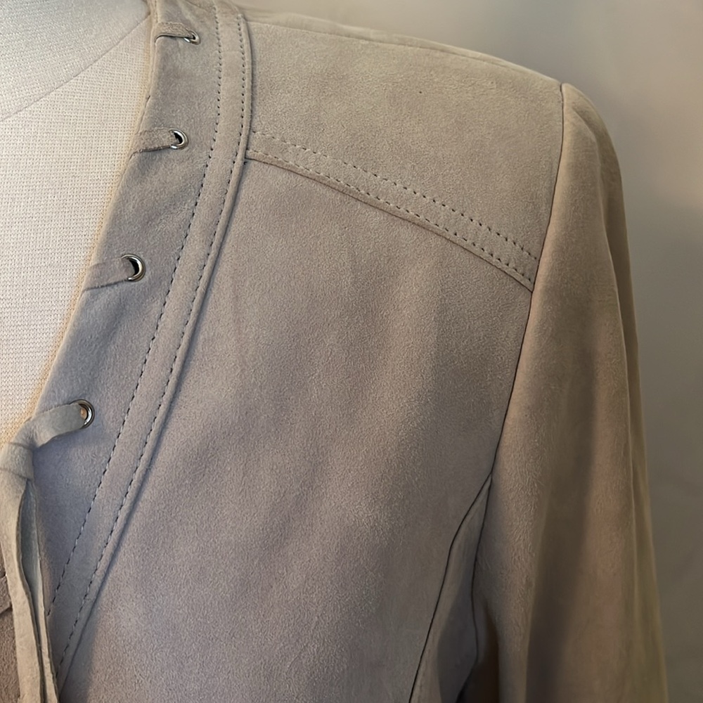 WhiteHouseaBlackMarket Light Gray Genuine Suede Jacket w/Fringe lace up Size L - Picture 8 of 17